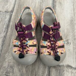 Girls keen sandals